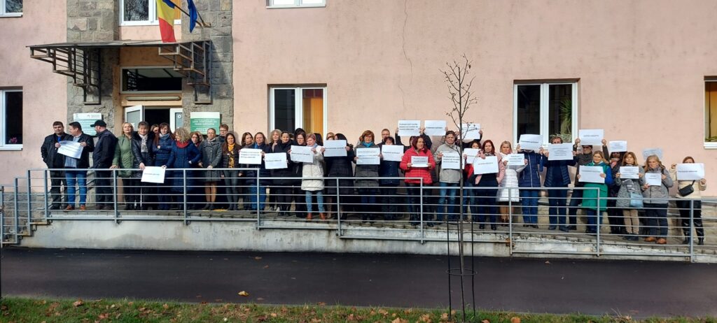 Protestele continuă la Casa Județeană de Pensii Harghita
